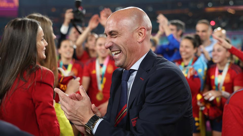 Fifa Suspends Luis Rubiales After Kissing Player At World Cup Final