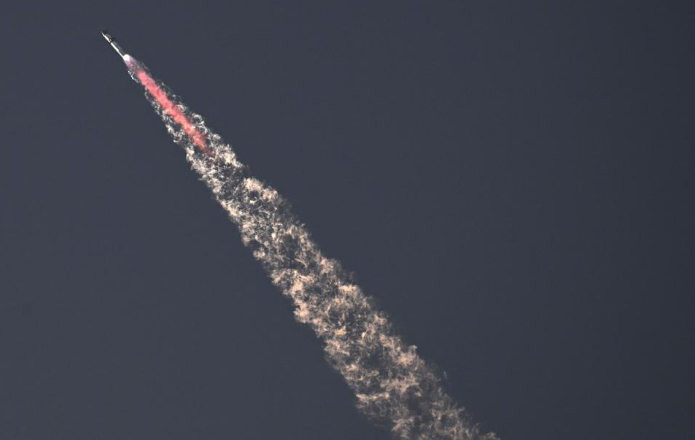 explosions-asteroids-and-a-moon-landing-a-year-in-the-space-economy