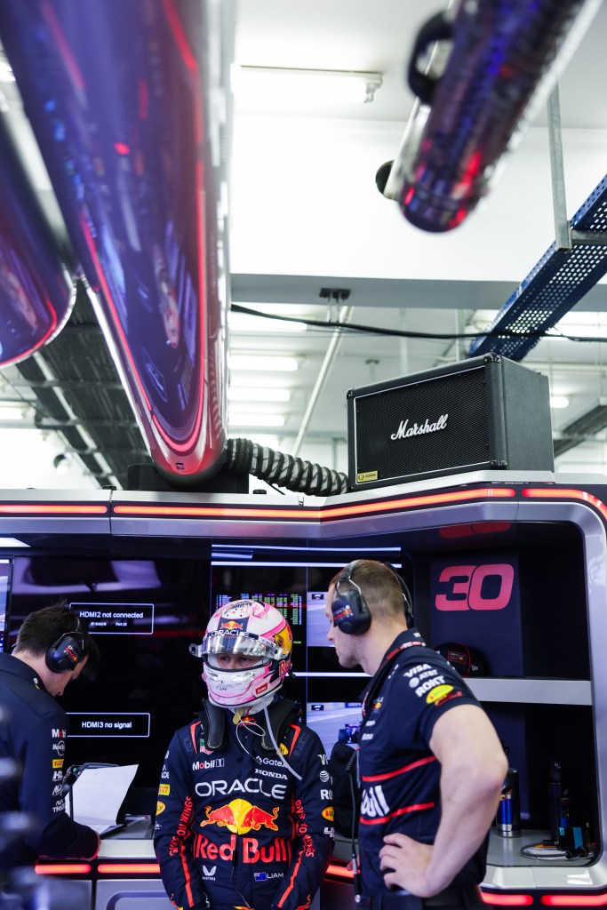 BAHRAIN, BAHRAIN - FEBRUARY 27: Liam Lawson of New Zealand and Oracle Red Bull Racing talks in the garage during day two of F1 Testing at Bahrain International Circuit on February 27, 2025 in Bahrain, Bahrain. (Photo by Mark Thompson/Getty Images) // Getty Images / Red Bull Content Pool // SI202502270741 // Usage for editorial use only //